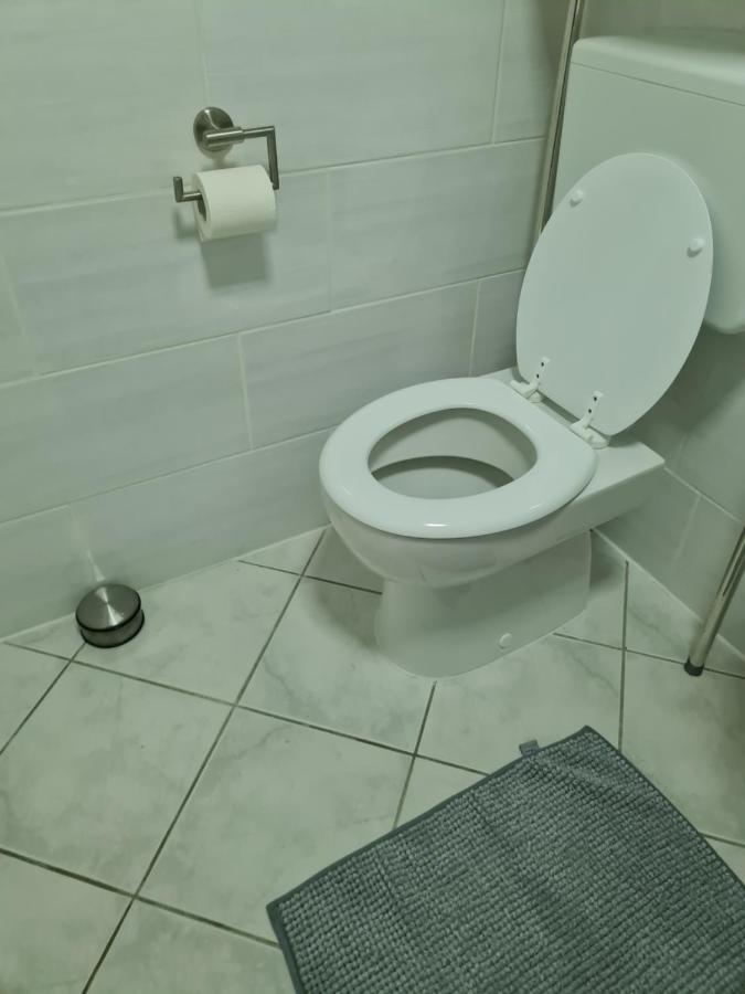 Haupt 3 Hostel Eningen unter Achalm Екстериор снимка